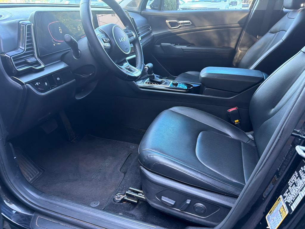 Used 2025 Kia Sportage EX FWD image 9