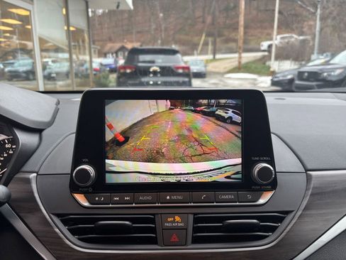 Used 2025 Nissan Altima 2.5 SV image 17