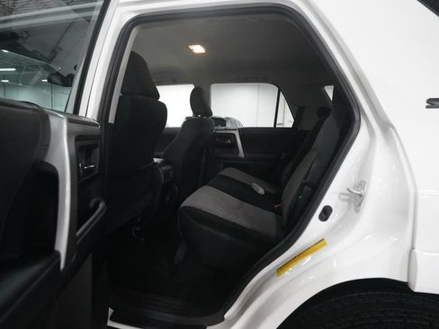 Used 2020 Toyota 4Runner SR5 AWD/4WD image 15