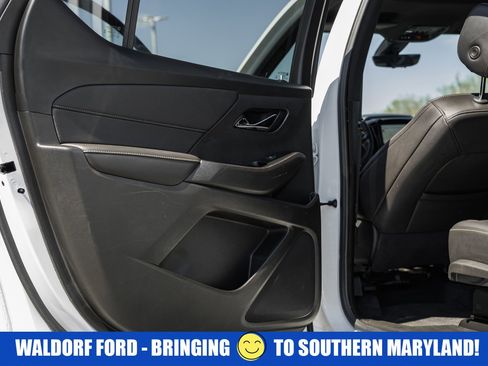 Used 2023 Chevrolet Traverse LT w/ LT Premium Package AWD/4WD image 41