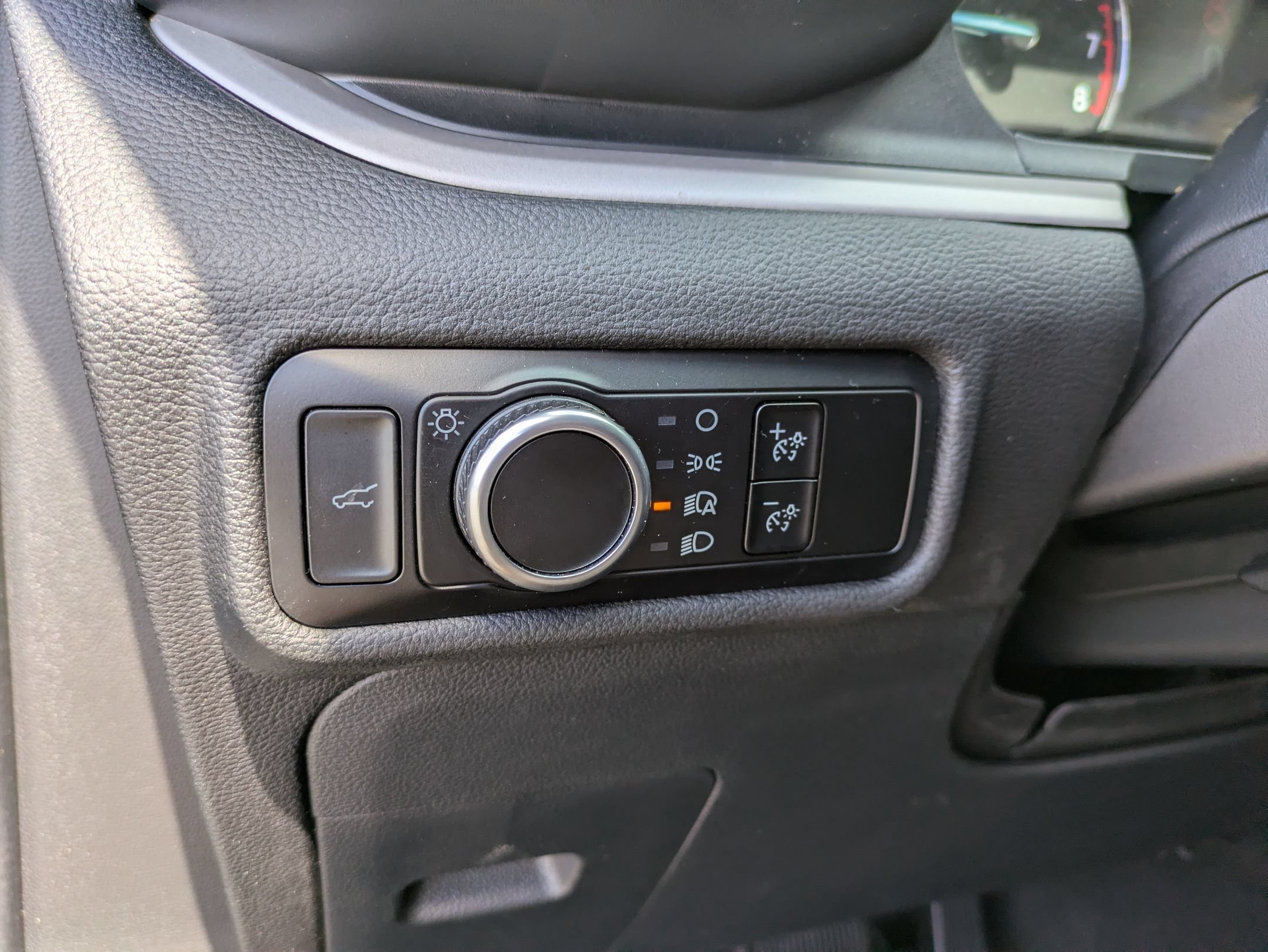 Used 2024 Ford Explorer XLT AWD/4WD image 14