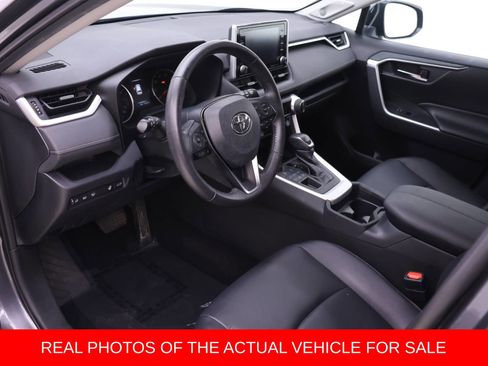 Used 2020 Toyota RAV4 XLE Premium image 3
