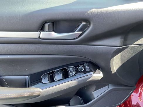 Used 2024 Nissan Altima 2.5 SR image 15