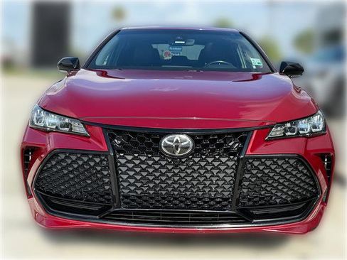 Used 2019 Toyota Avalon XSE FWD image 2