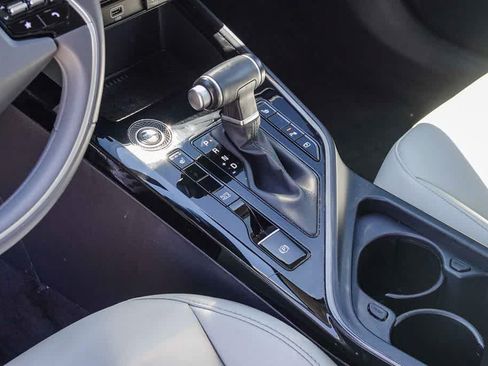 Certified 2023 Kia Niro EX Touring FWD image 18