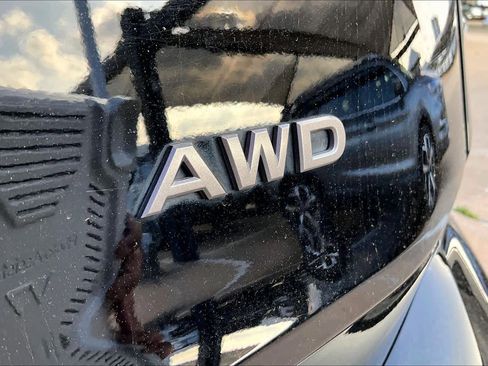 Used 2025 Nissan Rogue SV AWD/4WD image 10