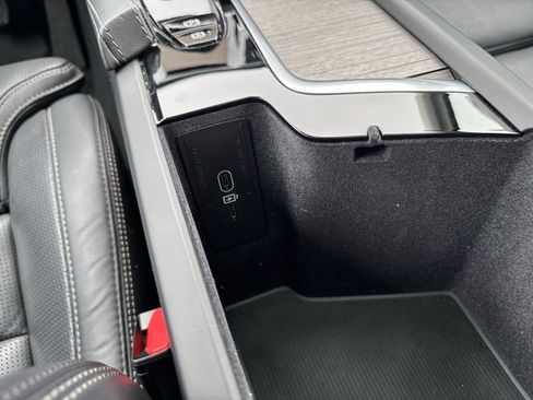 Certified 2024 Volvo XC90 B6 Ultimate w/ Protection Package Premier image 9