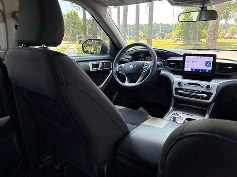 Used 2023 Ford Explorer XLT AWD/4WD image 27