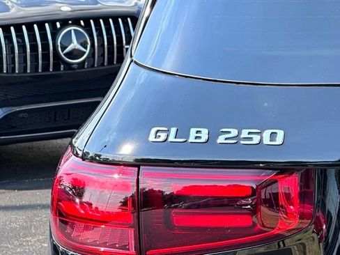 New 2026 Mercedes-Benz GLB 250 4MATIC image 10