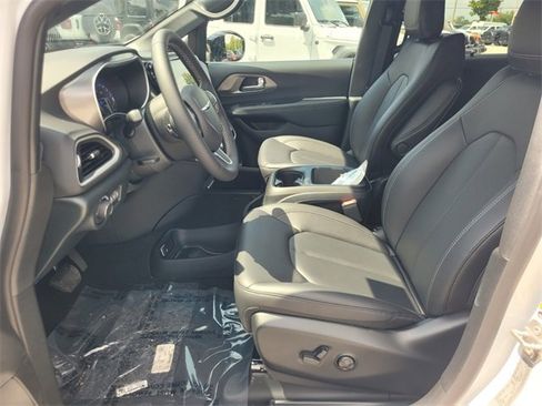 New 2026 Chrysler Voyager LX image 3