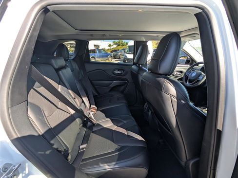 Used 2022 Jeep Cherokee Limited image 10