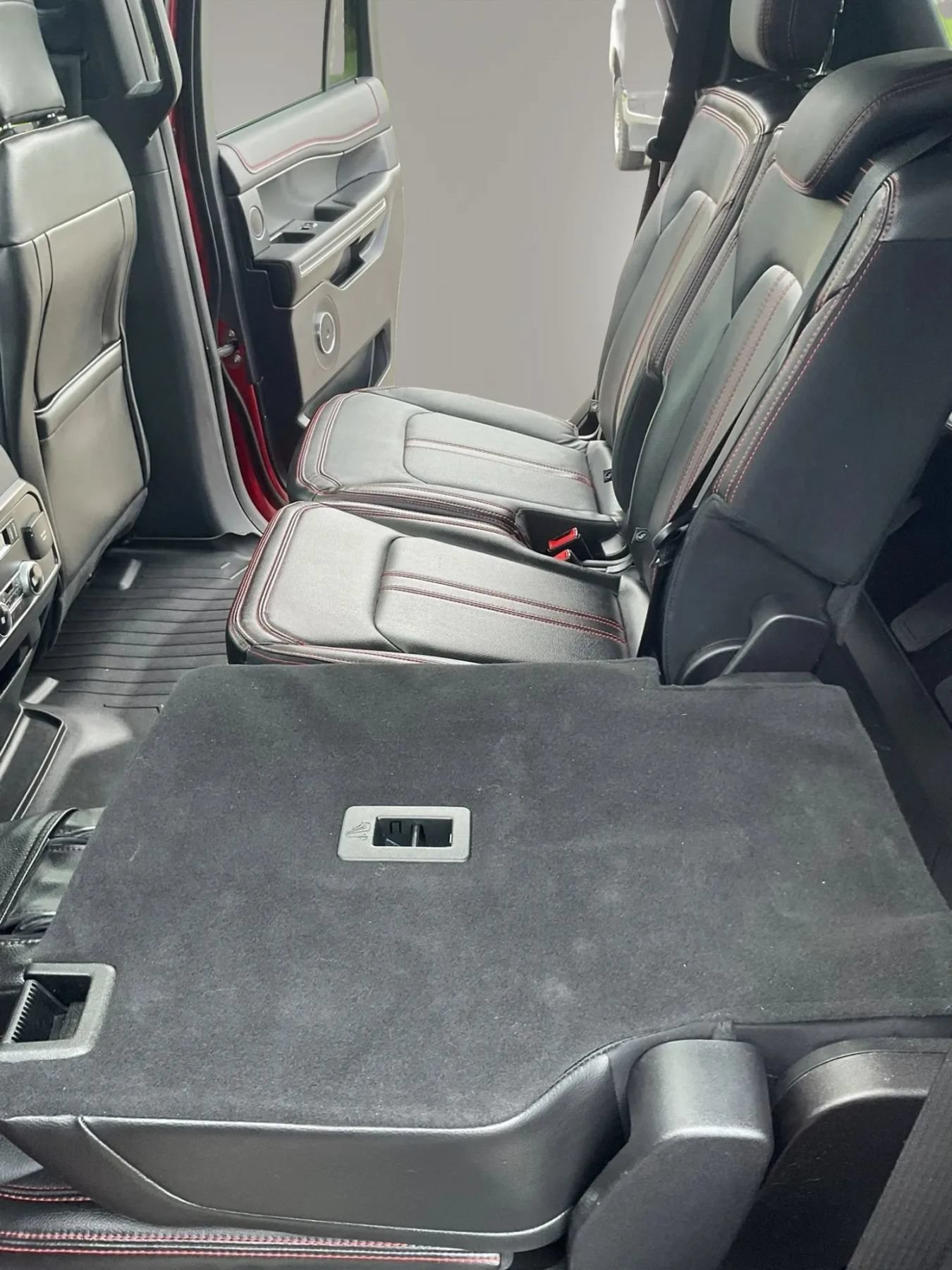 Used 2019 Ford Expedition Limited w/ Equipment Group 303A AWD/4WD image 41