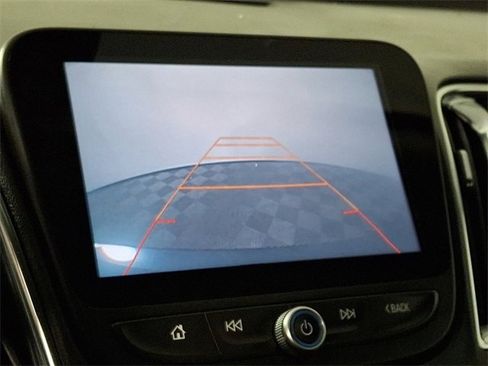 Used 2017 Chevrolet Malibu LT image 4