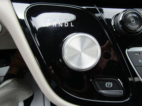 Used 2019 Chrysler Pacifica Touring-L Plus w/ Advanced Safetytec Group image 34