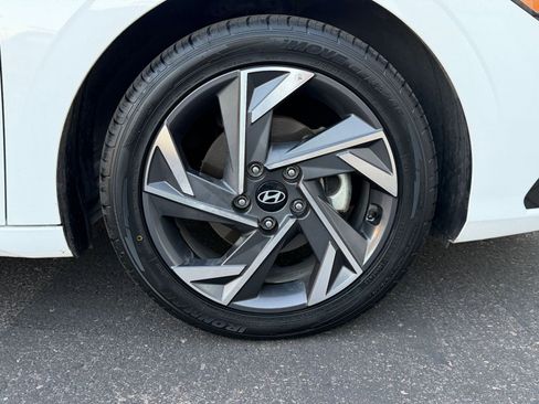 Used 2025 Hyundai Elantra Limited image 30