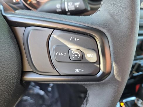 Used 2023 Jeep Gladiator Sport image 15