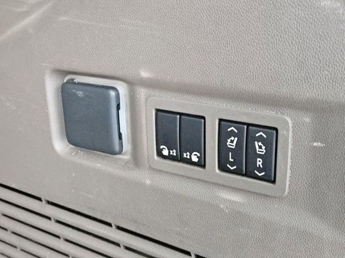 Used 2023 GMC Yukon Denali image 8