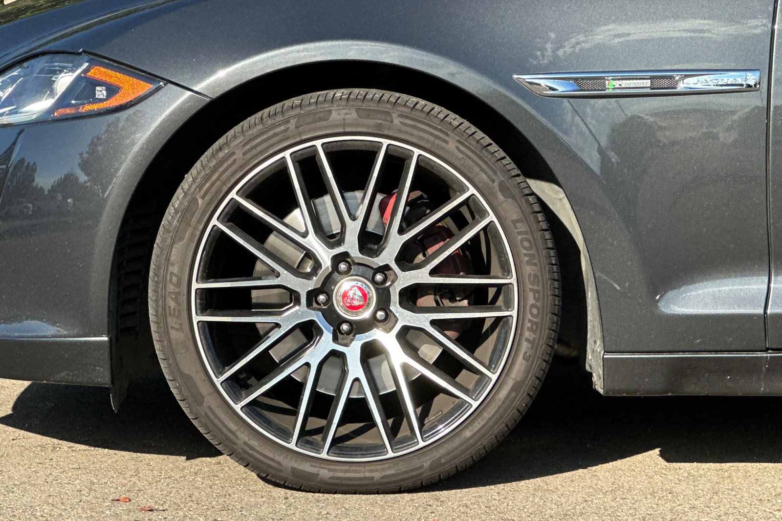 Used 2016 Jaguar XJ R-Sport RWD image 44