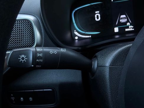 Used 2025 Kia Soul LX w/ LX Technology Package FWD image 35