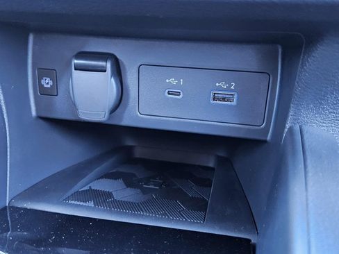 New 2025 Nissan Versa SR w/ Trunk Package image 15