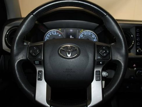 Used 2022 Toyota Tacoma SR5 RWD image 12