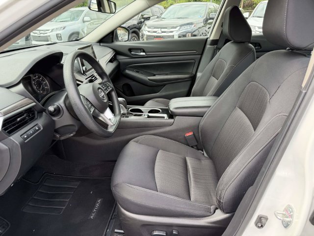 Used 2024 Nissan Altima 2.5 SV FWD image 14