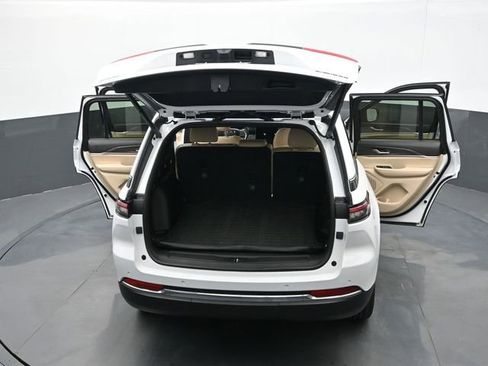 Used 2023 Jeep Grand Cherokee Limited image 26