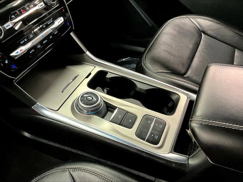 Used 2022 Ford Explorer Limited w/ Equipment Group 301A image 18