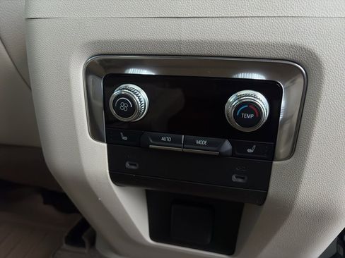 Used 2022 GMC Yukon Denali w/ Denali Premium Package image 19