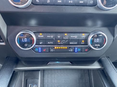Used 2021 Ford Expedition XLT AWD/4WD image 17