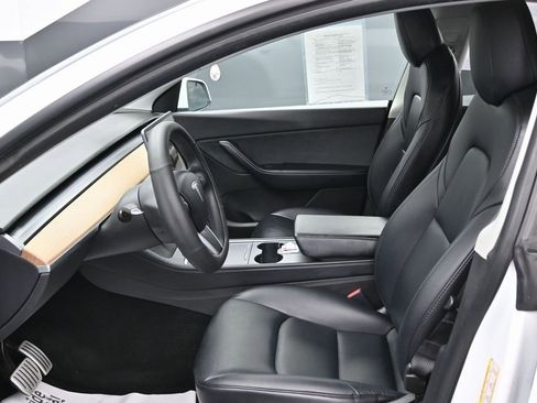 Used 2022 Tesla Model Y Performance image 16