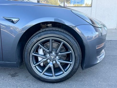 Used 2018 Tesla Model 3 Mid Range RWD image 2