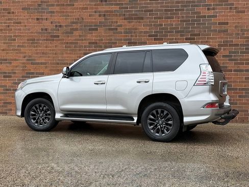 Used 2020 Lexus GX 460 Premium w/ Premium Package image 3