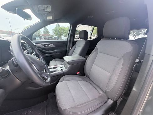 Used 2023 Chevrolet Traverse LT FWD image 6