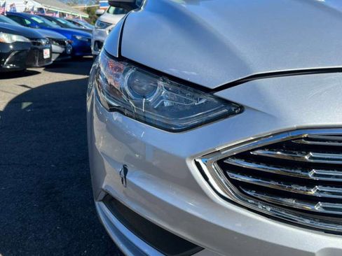 Used 2017 Ford Fusion SE w/ Fusion SE Technology Package image 2