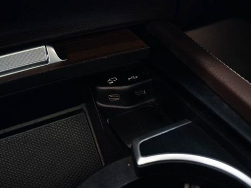 Used 2022 Mercedes-Benz GLE 350 4MATIC w/ Premium Package image 33