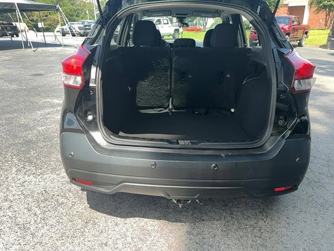 Used 2020 Nissan Kicks S image 9
