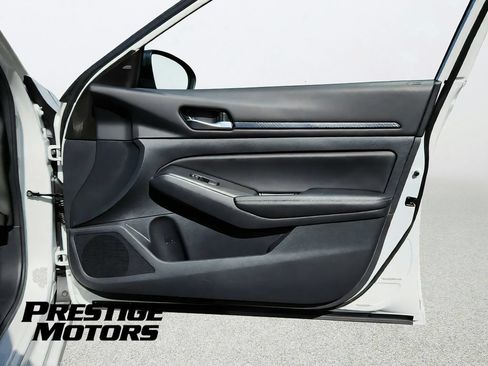 Used 2025 Nissan Altima 2.5 SV FWD image 31