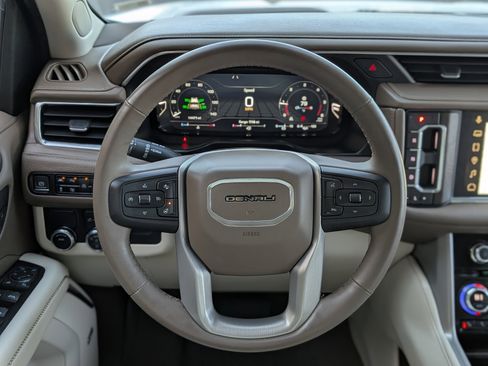 Used 2023 GMC Yukon XL Denali image 26