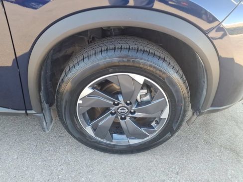 Certified 2025 Nissan Rogue SV FWD image 5