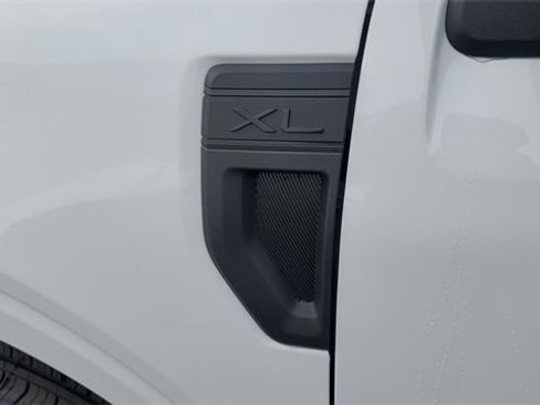 New 2025 Ford Maverick XL image 9