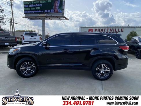 Used 2019 Toyota Highlander LE image 5