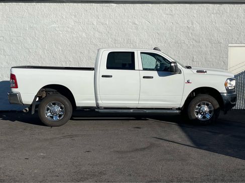 Used 2024 RAM 2500 Tradesman w/ Chrome Appearance Group image 5