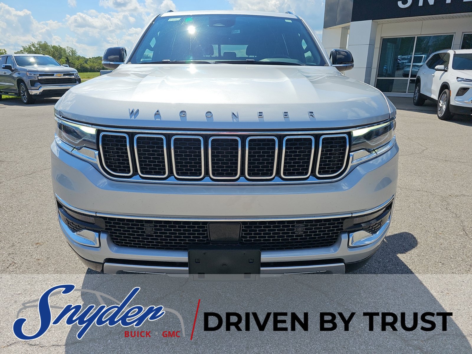 Used 2024 Jeep Wagoneer L Series II w/ Flexible Seating Group AWD/4WD image 3