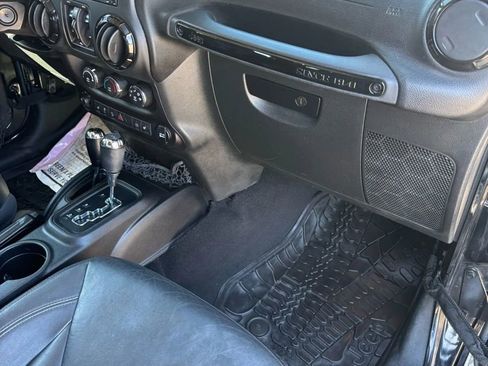 Used 2015 Jeep Wrangler Unlimited Sahara AWD/4WD image 13