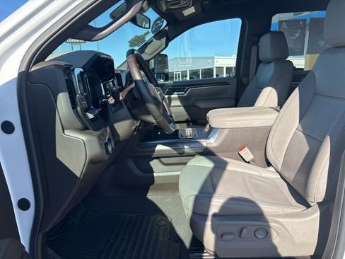 Used 2025 Chevrolet Silverado 2500 LTZ w/ Z71 Chrome Sport Edition image 11