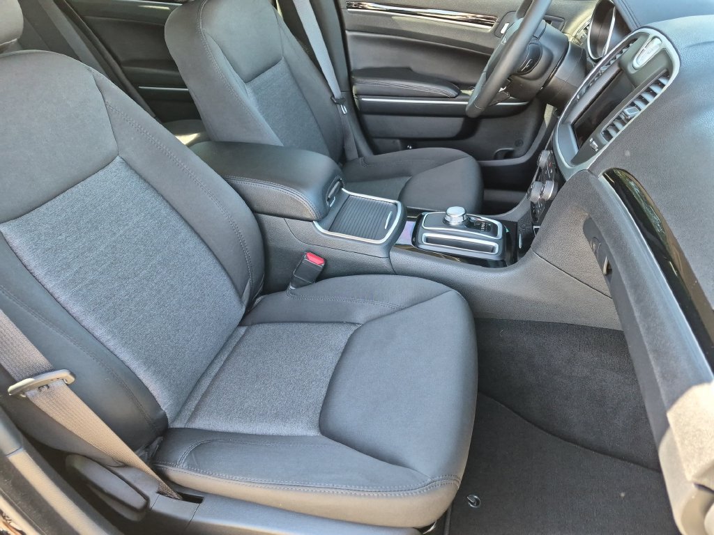 Used 2023 Chrysler 300 Touring w/ Sport Appearance Package RWD image 19