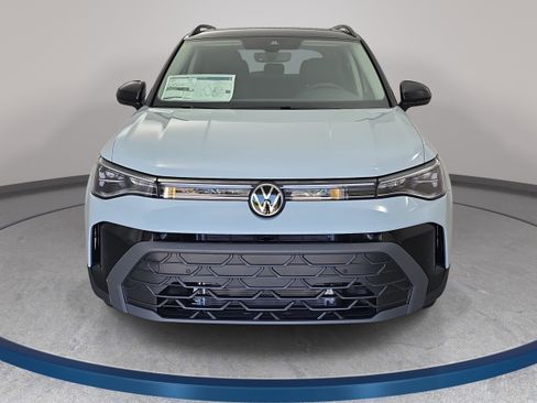 New 2026 Volkswagen Taos SE FWD image 2