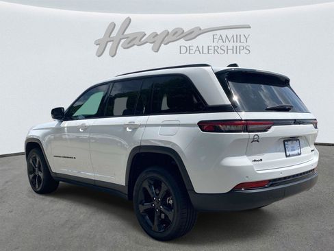 Used 2023 Jeep Grand Cherokee Limited AWD/4WD image 9