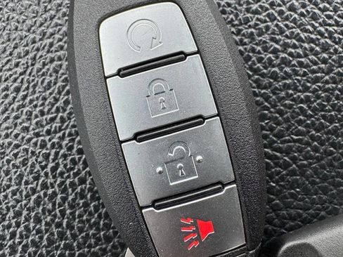 Used 2021 Nissan Titan SV w/ SV Convenience Package AWD/4WD image 12